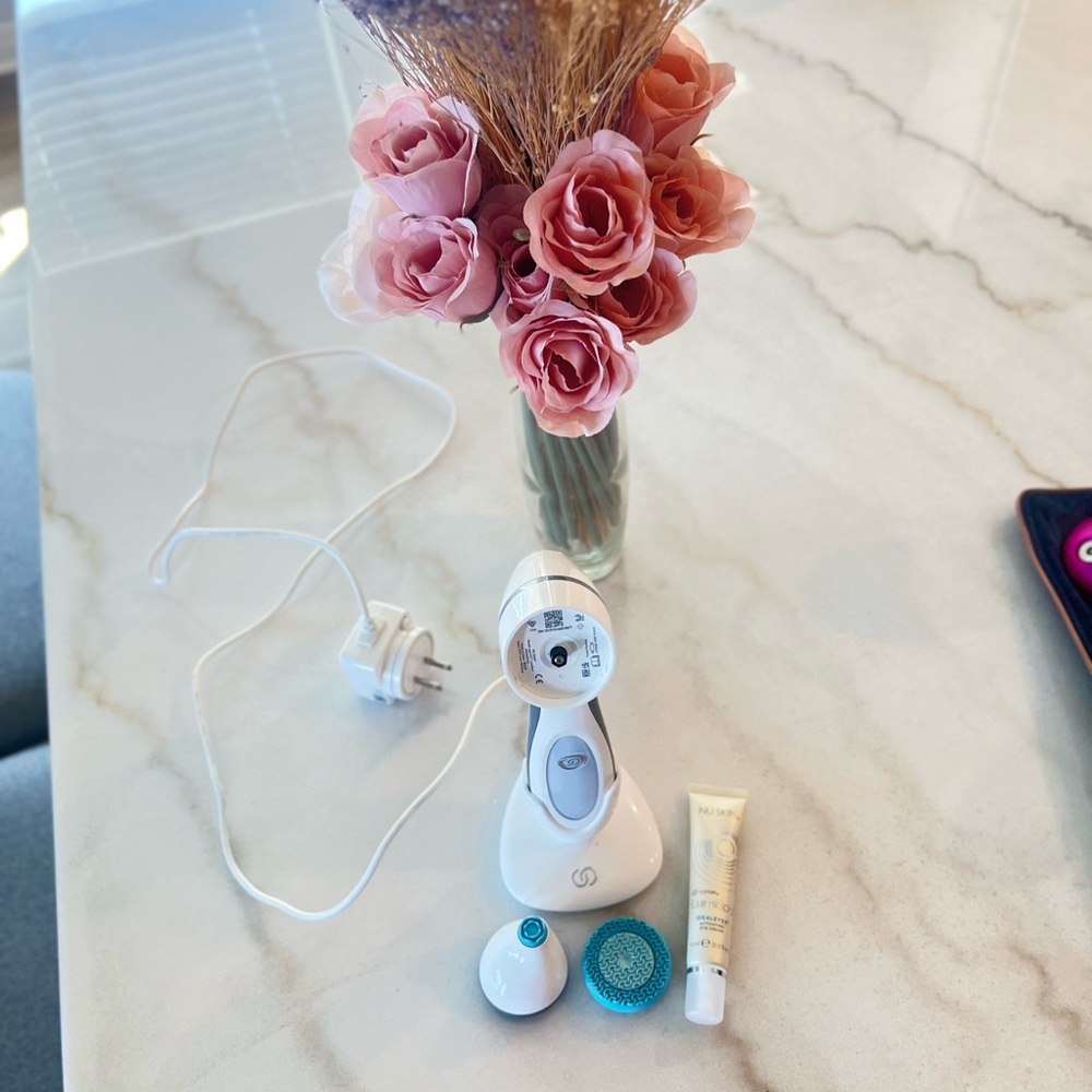 White Facial Cleansing Device with Accessories